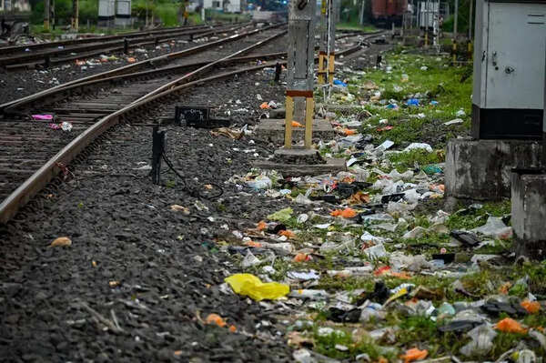 Receipt in waste leads RPF to garbage dumping culprit