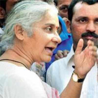 Medha Patkar storms V N Desai Hospital after activist's death