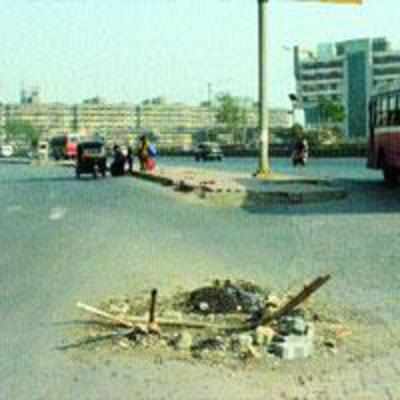 Open manholes threat to lives