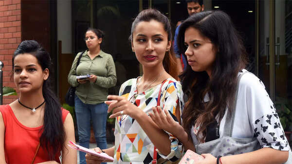 DU’s new degree includes the mother’s name besides security features
