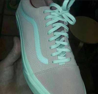 Picture of a shoe goes viral; Is this shoe pink and white or grey and teal?