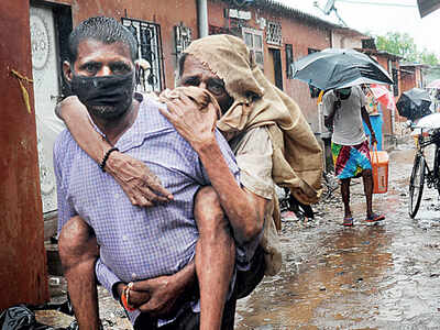 Kolis resist evacuation efforts in Mahim causeway