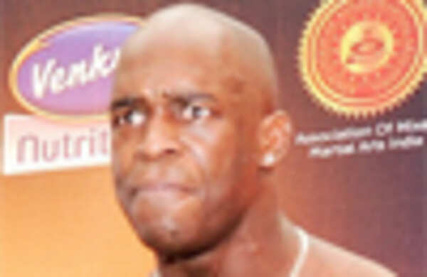 Pokam, Schneider win titles