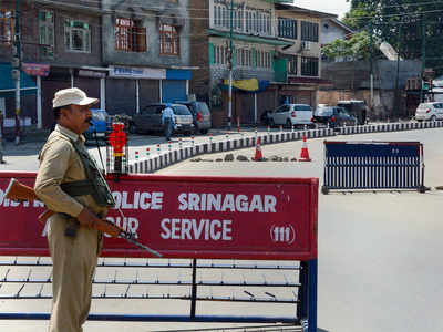 Clampdown paralysing business in J&K: Traders