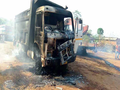 15 cops killed in Naxal ambush in Gadchiroli