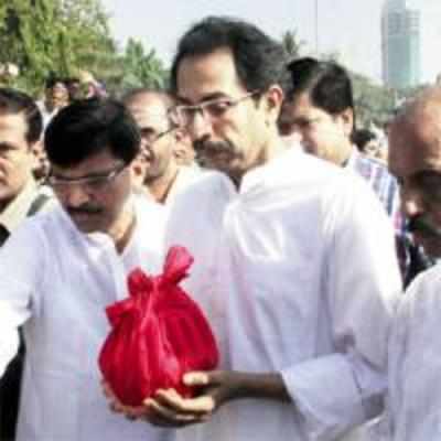 Uddhav collects Dad's ashes, will be asked to take over as Sena chief