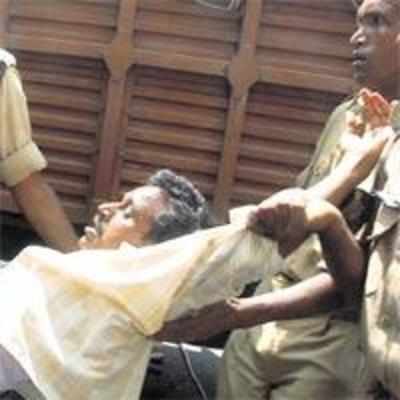 8 killed as police open fire during Andhra bandh