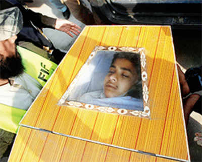 Taliban kill 141 at Pak school