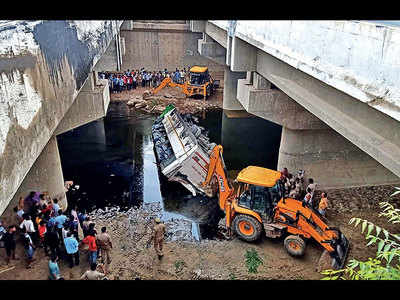 Yamuna E-way crash: 29 dead and 18 injured
