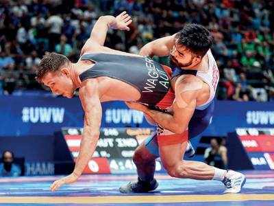 Gurpreet Singh fights hard, Naveen stays in medal contention