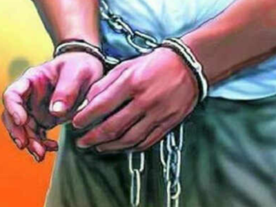 Mumbai: Two men arrested for extorting sculptor by posing as RTI activists