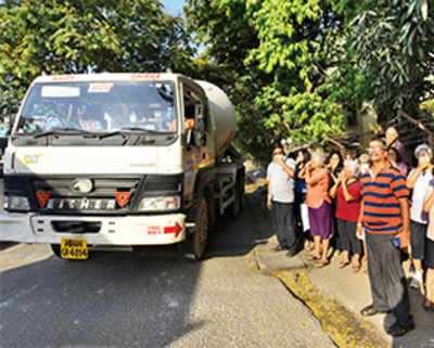 Cement trucks coat Sion society in ‘smog’