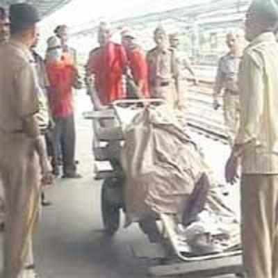 Accident victim left to die at Dadar Stn