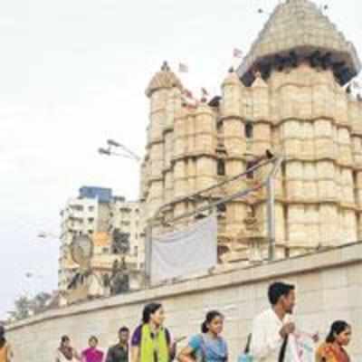 Siddhivinayak wall will stay for another year... at least