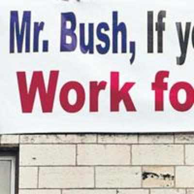 Cold welcome for Bush in barricaded Bethlehem