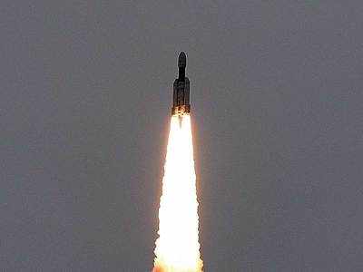 Chandrayaan lander lowers orbit