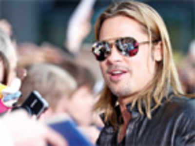 Brad Pitt tips waitress over 450 pounds