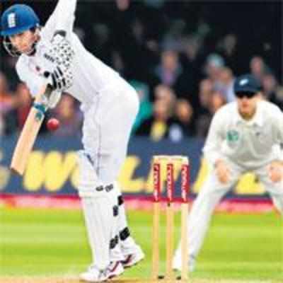 Vettori's double disrupts England