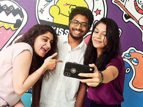 How your selfie obsession has created a Rs 100 crore market in India