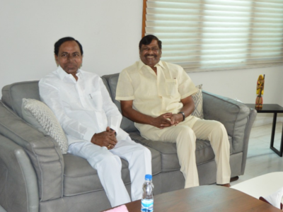 K Chandrasekhar Rao invites TDP's Mandava Venkateswara Rao into TRS
