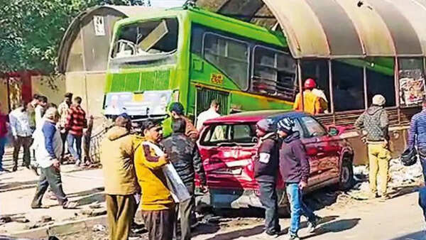 DTC and cluster buses behind over 150 road accidents in Delhi till November