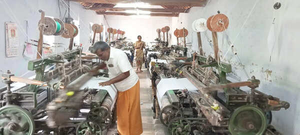 Powerloom owners seek legal protection for wage hike agreement amid reduced payments