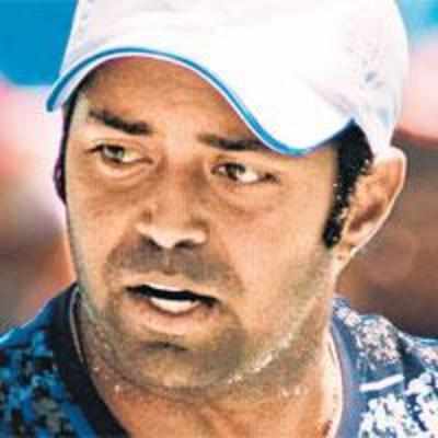 Paes and Bhupathi progress in doubles