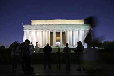 US shutdown enters 2nd day; Obama slams Republicans