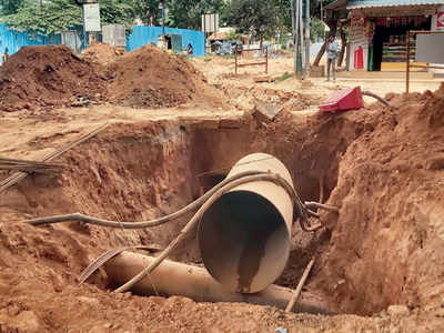 Paused Cauvery pipeline works cause trouble around Narayanapura Flyover