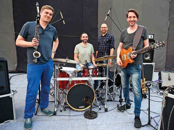 Cologne-based multi-instrumentalist Niels Klein talks about his jazz quartet Tubes & Wires