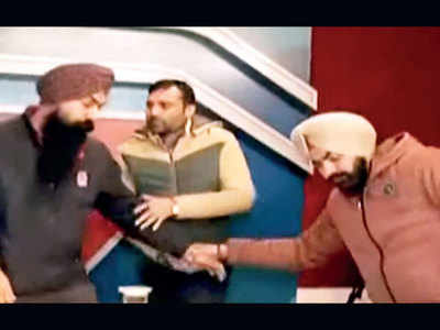 Cab driver confesses to killing 2 women on live TV, held mid-show