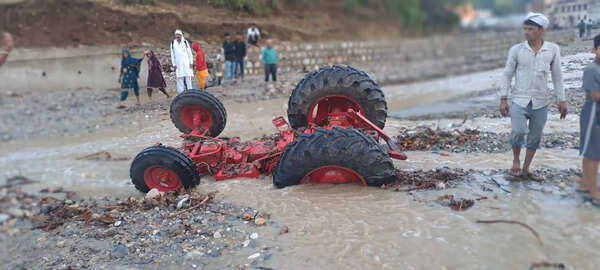 2 dead, vehicles swept away as storm, heavy rain trigger flood in Saharanpur