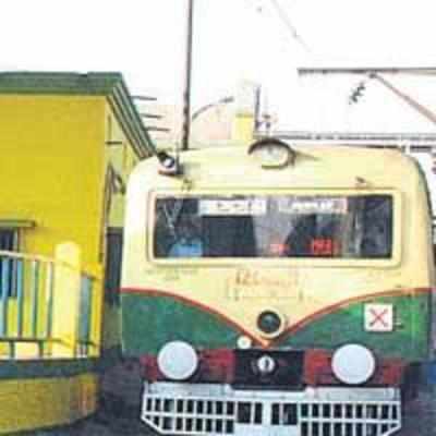 Mamata makes WB railway stations shed red
