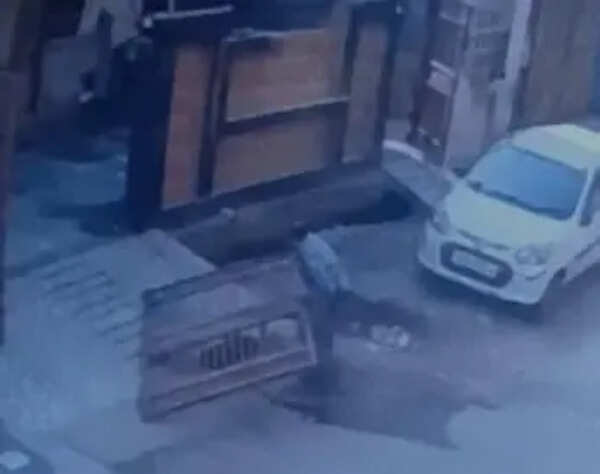 House gate gives way, falls on 5-year-old boy, kills him