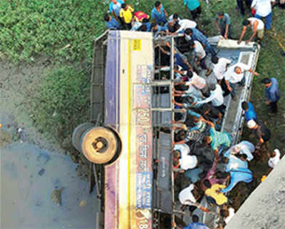 37 killed as bus plunges into river in Gujarat