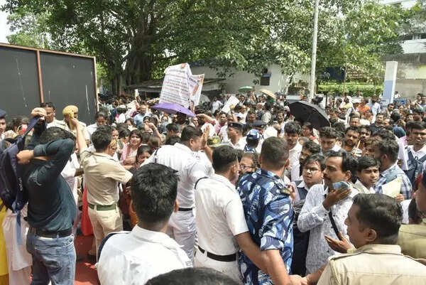 CM Janatar Darbar relief for 81-yr-old denied Bhowanipore flat by promoter
