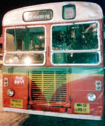 Three hurt after BEST bus rams into stationary bus at Bhandup