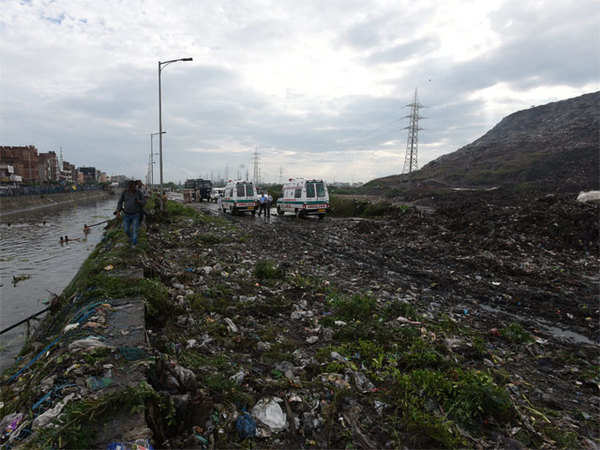 Ghazipur landfill collapse: A month on, pile of garbage strewn across road  unnerves residents