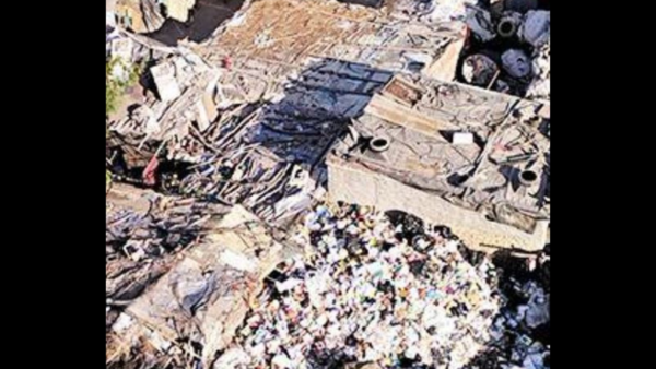 Ghazipur landfill collapse: A month on, pile of garbage strewn across road  unnerves residents