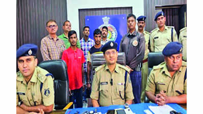 Two Bangladeshi men arrested for theft in Durg city