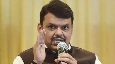 Pro-Marathi group shows black flags to Devendra Fadnavis in Belagavi