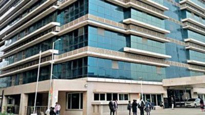 Noida: Taps stolen from hospital building, water flows into ward