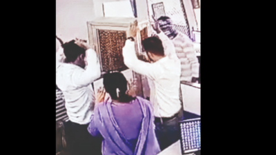 Two robbers loot over Rs 5 lakh from bank at gunpoint in Jaipur