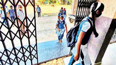 Teachers point to delays if Maharashtra education department buys schools uniforms’ cloth