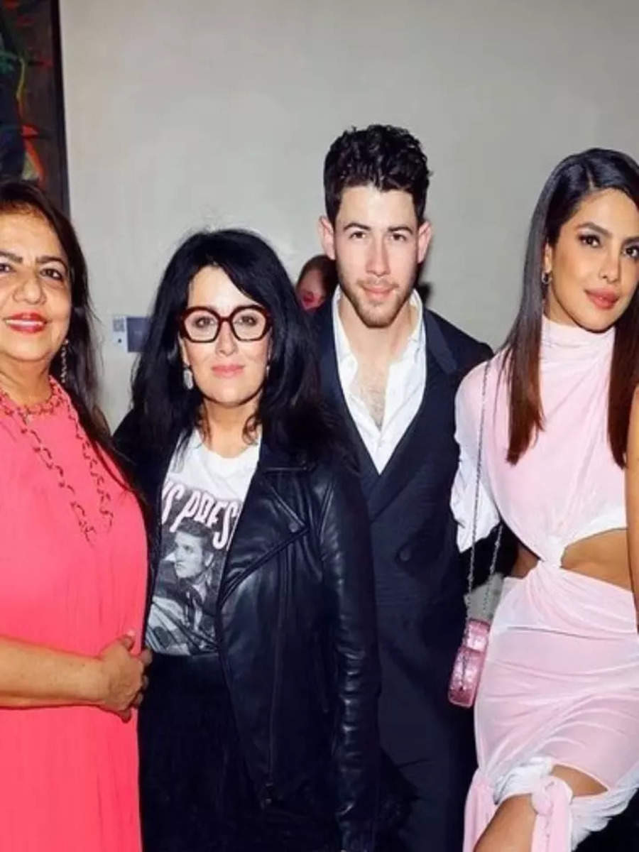 Priyanka Chopra Hosts Love Again Premiere For Family At New York ...