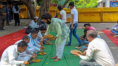 Protesting wrestlers organise langar at Jantar Mantar, serve food to participants
