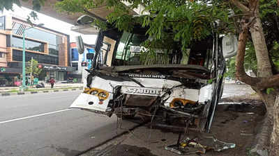 27 injured as bus collides with lorry in Kochi's Kalamassery