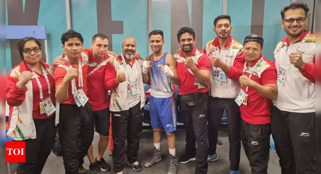 World Boxing Championships: Deepak stuns Tokyo bronze medallist, Hussamuddin enters last-eight | Boxing News – Times of India