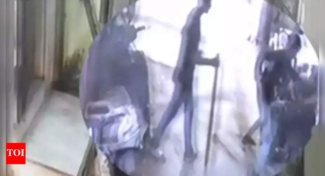 Man stabbed to death in Delhi's Mangolpuri | Delhi News - Times of India