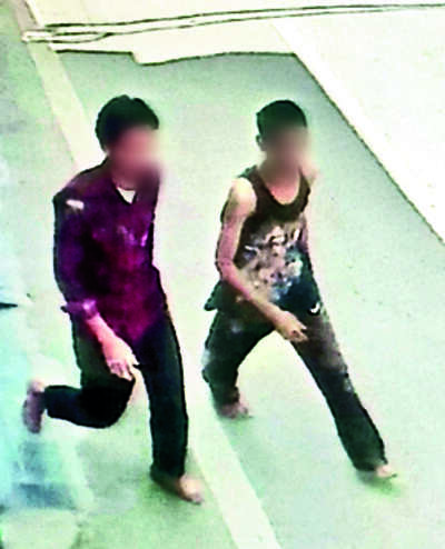 2 inmates scale 20ft wall to flee observation home